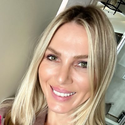 SeldaHasret's profile picture. 20+ Years of Media Experience- Moderatör