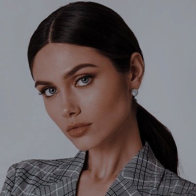 xevanselentari's profile picture. Bʀᴜᴊᴀ Aʀᴄᴀɴᴀ 𓅓 Por mis venas corre el furor de mis antepasadas, Las Primeras, hasta ser liberado en un chasquido eterno. ⬩ Jefa de Aurores, MACUSA