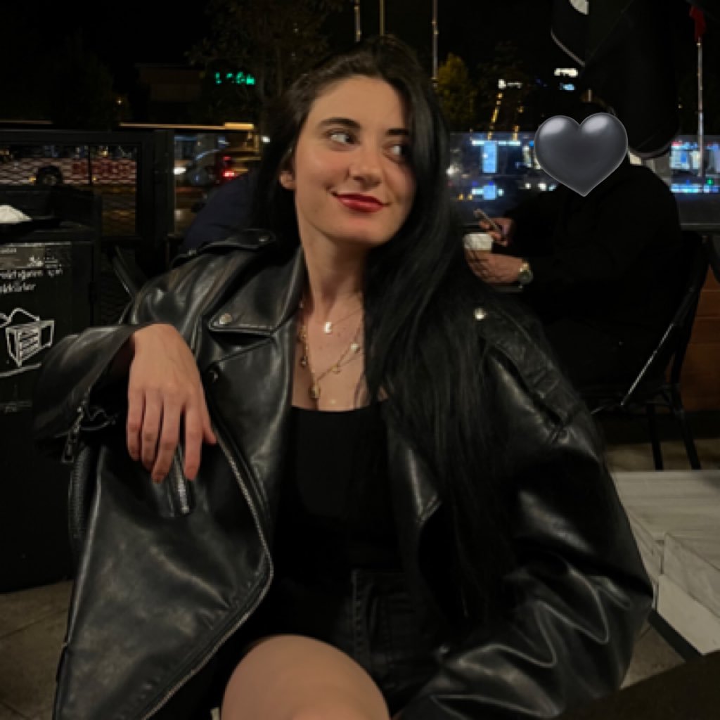 Esroo1907's profile picture. 23/24 fenerbahçe ✨