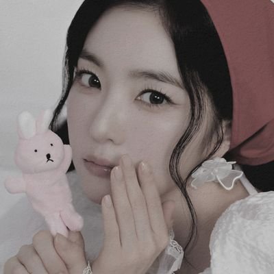 koylakpisang's profile picture. fictive. a dancer swaying around to spread happy virus; her light body never misses the beat, あいこ, the girl who's born with love.