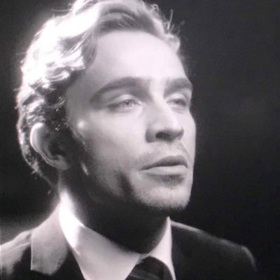 iwaszkiewitch's profile picture. YAOI ALWAYS WINS | 1930s clothes, DC bisexuals, doctor who and deer | @/queerbonafide on ao3 | #1670szwagryposting