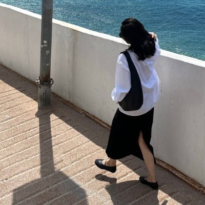 Focosdas's profile picture. 夕方の空を見ていると、🌝🌝
一日がゆっくり終わっていく音が聞こえる気がする。
誰かと笑い合う日も、ひとりで歩く日も、☁☁
どちらも好きです🌈🌈