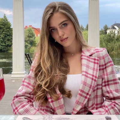 AuroraIvanenko's profile picture. A creative man is motivated by the desire to achieve, not by the desire to beat others. ✨💫