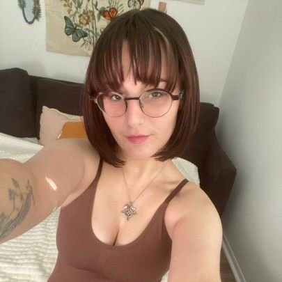 emimi245's profile picture. 