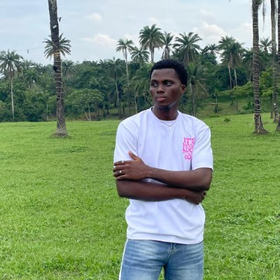 EAZii9's profile picture. follow since you’re here already 👀 \\ exploring the video editing niche 🤷🏽‍♂️