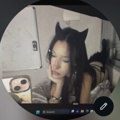 freemmolly's profile picture. :)