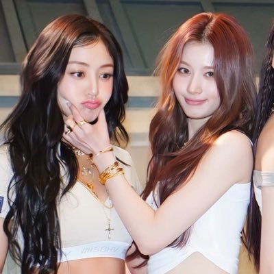 ilovetwicemost's profile picture. 