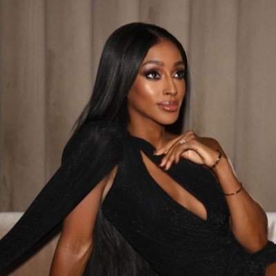 strictly_alex's profile picture. Unofficial fan a/c for singer/actress @alexandramusic - “Pretty Red Dress” out now. “Curfew” on @ParamountPlusUK now. 🤩