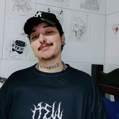 xistofer4i20's profile picture. pensando pensamentos pensantes💭
tatuador, maconheiro, 23 anittos, gritinho e mod da ismeiow. 🏳️‍⚧️