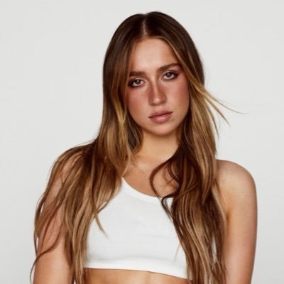 lauber_ava's profile picture. called a problem child, cause i got too wild ✨