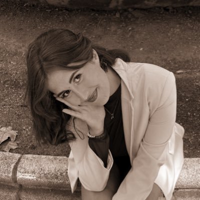 lsabelleParrish's profile picture. 𝚎𝚜𝚌𝚛𝚒𝚋𝚘 𝚖𝚞𝚌𝚑𝚘. 𝚜𝚒𝚎𝚗𝚝𝚘 𝚖𝚞𝚌𝚑𝚘. 𝚟𝚒𝚟𝚘 𝚖𝚞𝚌𝚑𝚘. | El eco del olvido (Feb. 2026)