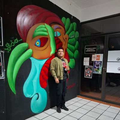 UrielVV12's profile picture. Historiador