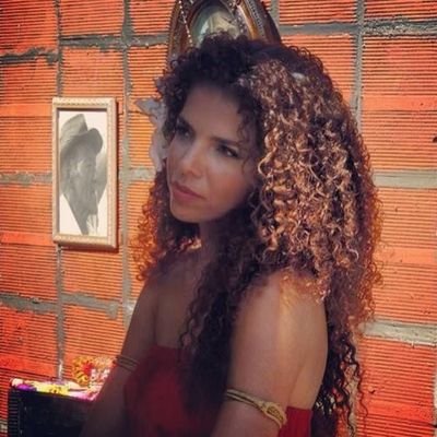 _15primaveras's profile picture. gosto de mim, mas não é muito confortável ser eu