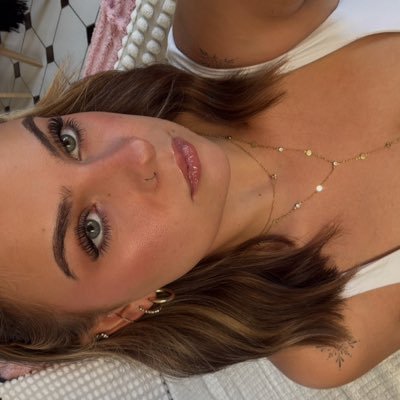 a_vlsn's profile picture. amoureuse de l’amour