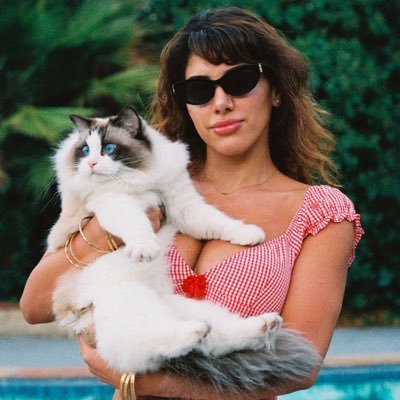 Yudik_cup4nk's profile picture. Legal mind meets love. Looking for something meaningful, not just messages. ⚖️❤️