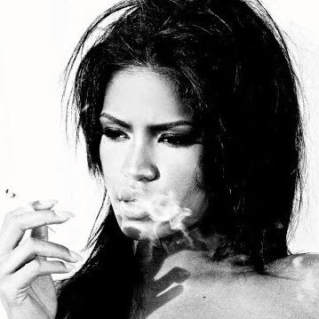 vloneaesthetic's profile picture. Aesthetically alluring | Entrepreneur • Archivist.