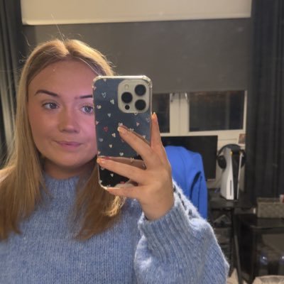Chloethomson_x's profile picture. 
