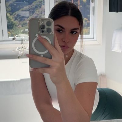 ChxmpagneBabe's profile picture. 𝒴𝑜𝓊𝓇 𝒸𝓊𝓉𝑒𝓈𝓉 𝓁𝒾𝓉𝓉𝓁𝑒 𝒶𝒹𝒹𝒾𝒸𝓉𝒾𝑜𝓃 (𝓃𝑜𝓉 𝒶𝒻𝒻𝒾𝓁𝒾𝒶𝓉𝑒𝒹 𝓌𝒾𝓉𝒽 @laurenalexis_x)