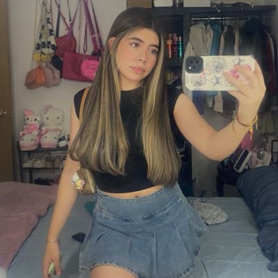 taniavaldess's profile picture. ǝɯ ɥʇıʍ dıɹʇ ǝɯ ɥʇıʍ ǝqıʌ