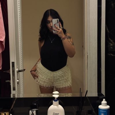 urbrattygf0's profile picture. acts shy but actually a shytaan 🎀