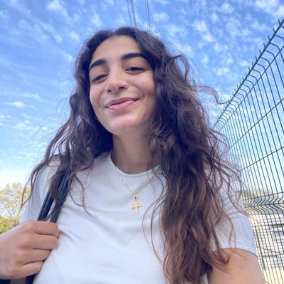 tiaaclara's profile picture. ⚠️ i talk alot (eh ana tia w clara, both)