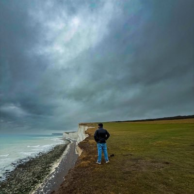 okHarisok's profile picture. Happy to be sad :))