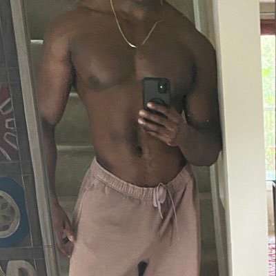 rearrangr's profile picture. 26 • fit • straight