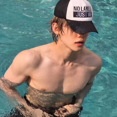 Ghi1Vo's profile picture. "produce tu propio camino"

NO LABELS, JUST ME HOT 1OO AND N.1 BILBOARD 200