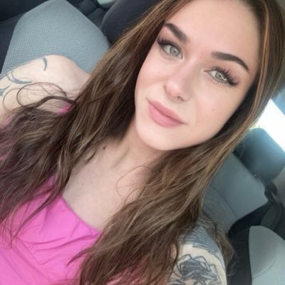 chloestankowski's profile picture. she/her 🏳️‍⚧️