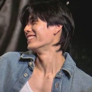 phuwin_meow21's profile picture. term queer Gays/lesbians switch positions.There is no such thing like top/ bottom in irl.the day when people stop watching shows based ship names that day 🙌