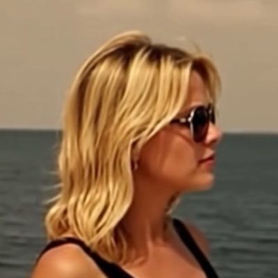 MerileeSullivan's profile picture. Know your worth, then add tax ❤️❤️❤️