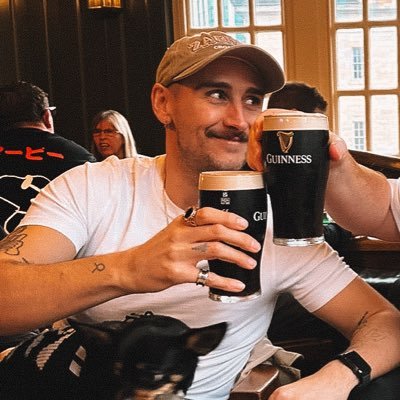 AlexanderSoper's profile picture. washed up indie singer, serious mufc armchair fan 👹