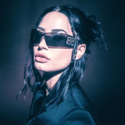 lovatorealist's profile picture. – i'mma keep running 'cause a winner don't quit on themselves.