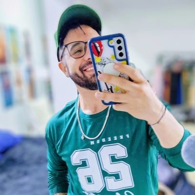 Fiiko's profile picture. Y va liviano mi ♥️ Gitano que solo entiende de latir a contramano 🙌
Viajero, tragón y nadaqueveriento😊