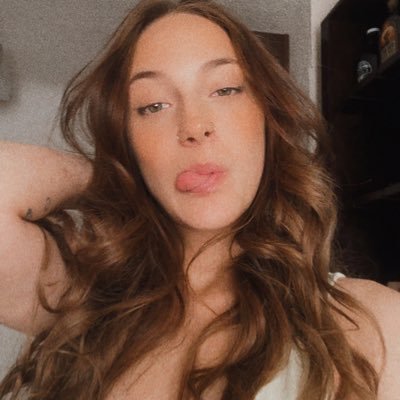 IzabellaAudrey's profile picture. she/her