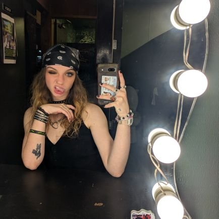 throwupthot's profile picture. darksided, puke girl at heart, 24, she/her, lover of all things green, mdni !!! // mutuals @bellsrotting // @barfieradio