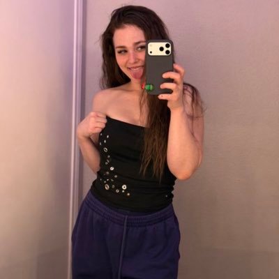 __Bnutgiraffe's profile picture. 