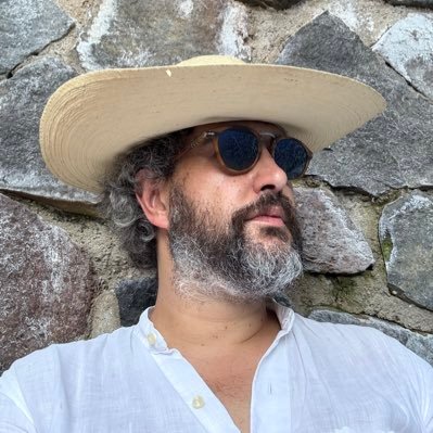 elpi0j0's profile picture. Arriba beodos de la tierra, de pie etílica legión