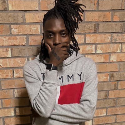 _easymoneyy1's profile picture. none of this matters it’s all fake