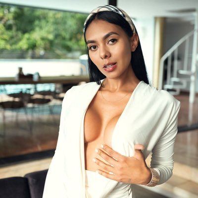 Giorgialuxe_'s profile picture. Modelo - Creadora de contenido 🔞   https://t.co/90mros4cVN
