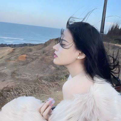 yvmjjxwv's profile picture. The sea breeze gently caresses the ends of my hair. I stand before the vast ocean, my gaze far-sighted and resolute. The sound of waves crashing against the roc