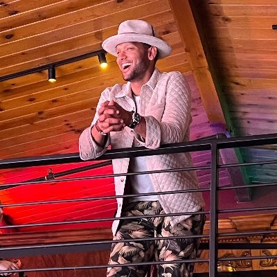 zubsb's profile picture. Made in Africa. Thankful for the ride. 🇿🇦 🏉 🏏🏌🏾‍♀️🐶🏖️🙏🏾