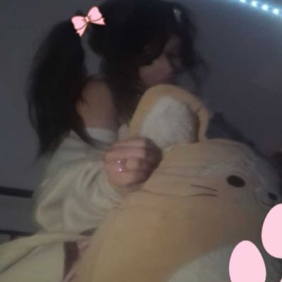 pwincessmaxxing's profile picture. 8teeni