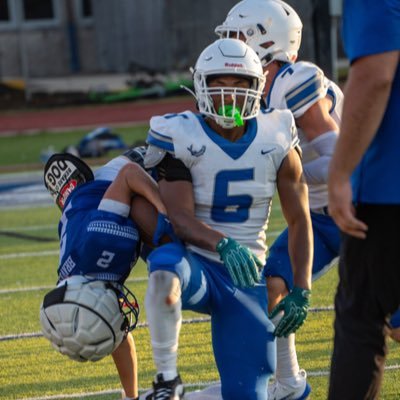 Tyreeceedwards's profile picture. |SLHS 27’|3.5 gpa|OLB| 1st team all Gridiron|5’11,200lbs|300 bench|445 squat|#9852587609 email:tyreeceedwards08@iCloud.com. https://t.co/aU0FMqsRqP