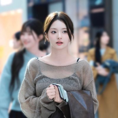 𝑺𝒄𝒉𝒆𝒉𝒆𝒓𝒂𝒛𝒂𝒅𝒆. Profile