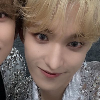 dinojellys's profile picture.