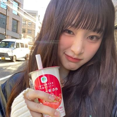 valzvv's profile picture. ella jura