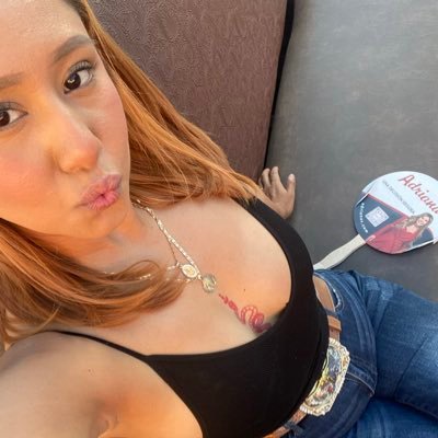 vylixzle's profile picture. Alejandra 💛💍