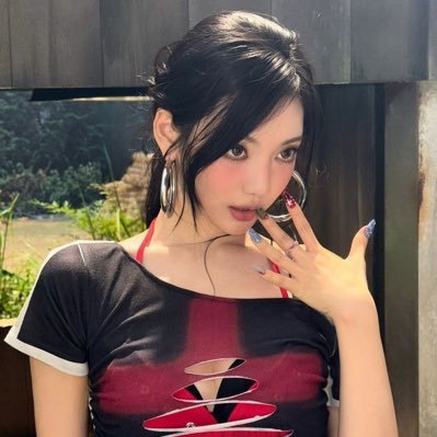 chebearry's profile picture. Polished, but never predictable.