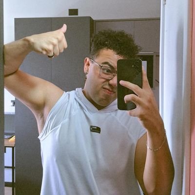 Gabsz_u's profile picture. No fim, perde-se também é caminho. |
História • USP 
✨🌻🍂🌕